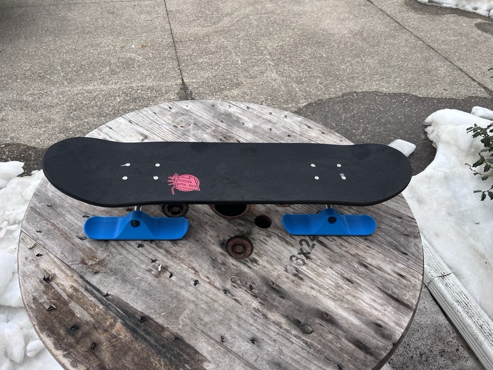 SNOW SKATES