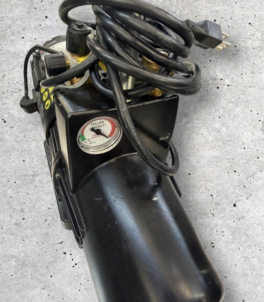 Yellow jacket Super Evac Plus II Vacuum pump model 93760 NICE !!
