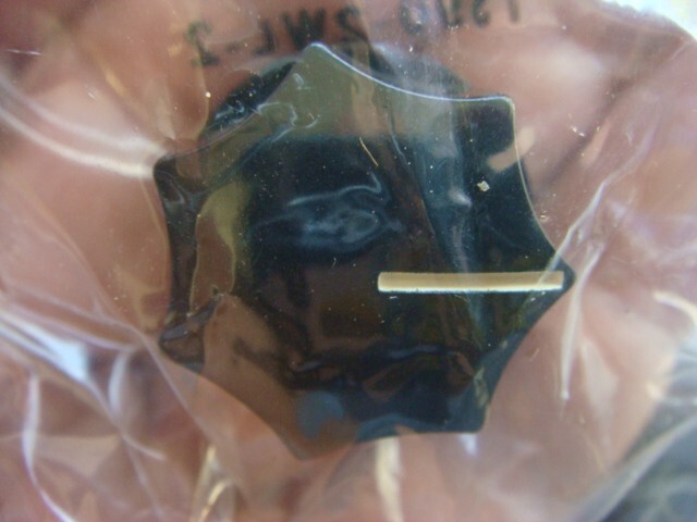 ONE Lot FIVE (5) Raytheon Pointer Knobs TS90-2WL-2 -- New & Unused