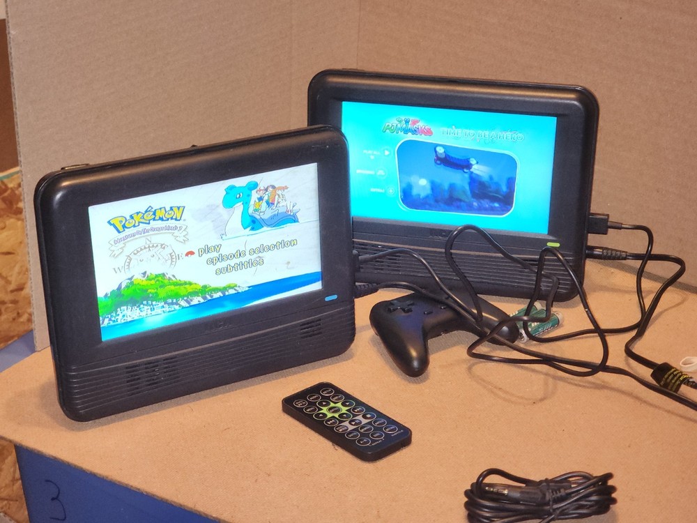 RCA 7" DOUBLE PLAY MOBILE DVD SYSTEM DUAL SCREENS GAME W/CONTROLLER DRC62705E24G