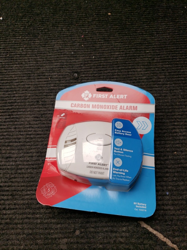 New Sealed First Alert 1039718 CO400 Basic Battery- Carbon Monoxide Alarm