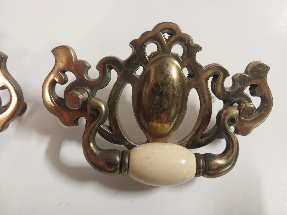 Vintage Set 6 Drawer Pulls & 4 Knobs Matching Brass and White Ceramic