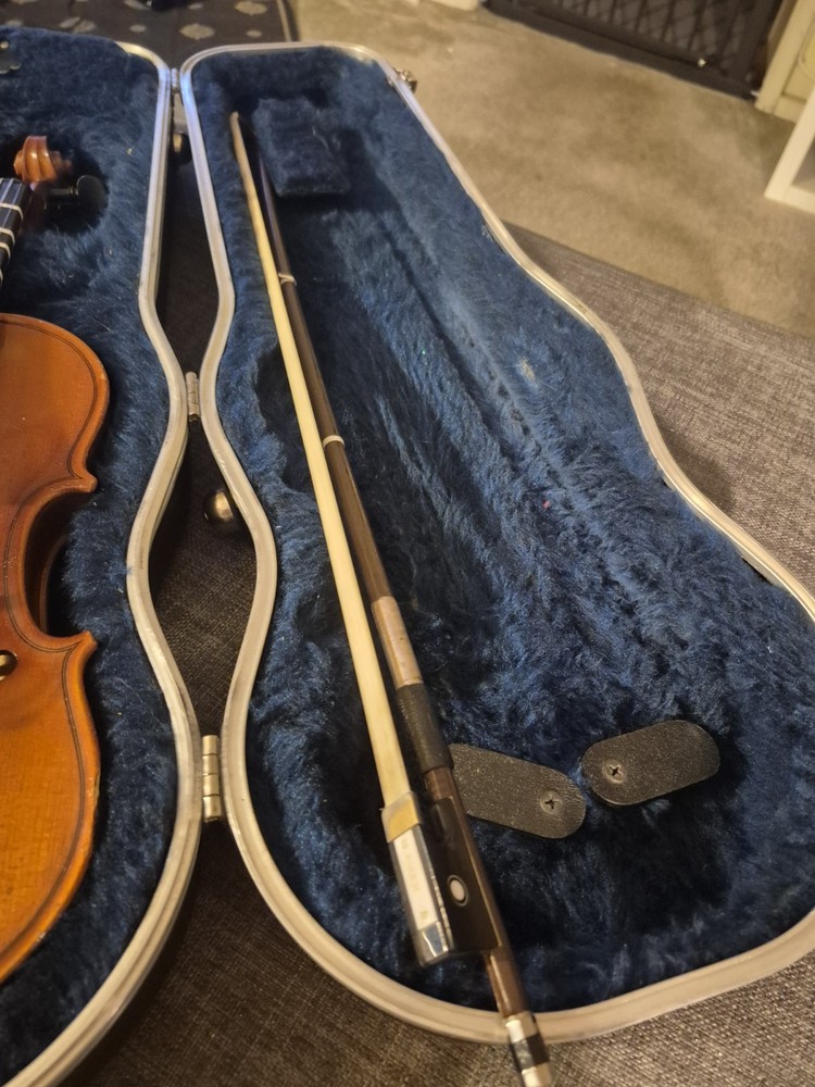 Violin SKB Case with Chin Rest