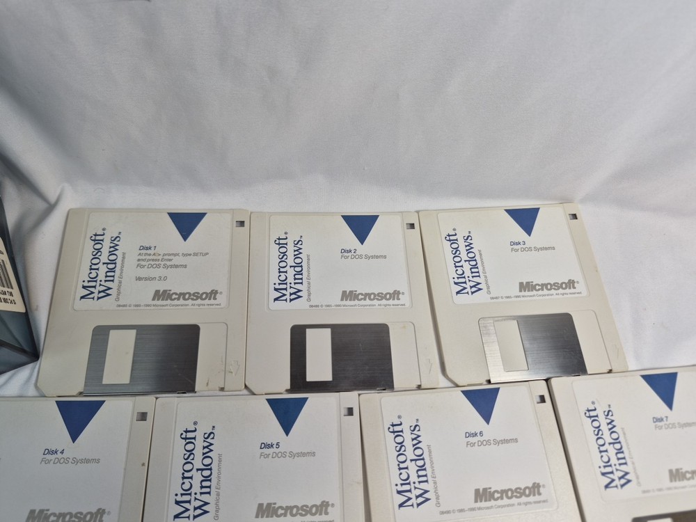 MICROSOFT WINDOWS White 3.5" DISKS SOFTWARE SETUP DISKS 1-7 VERSION DOS 3.0-1985