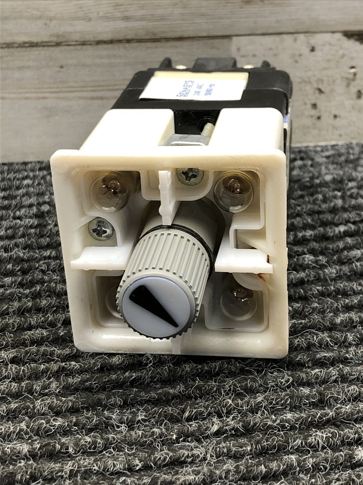 NOS Senasys 910AEA521 Operator Selector Switch 240VAC