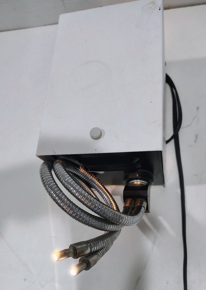 Fiber Optic Illuminator Lite Scope Cold Light Source Generates high-Intensity