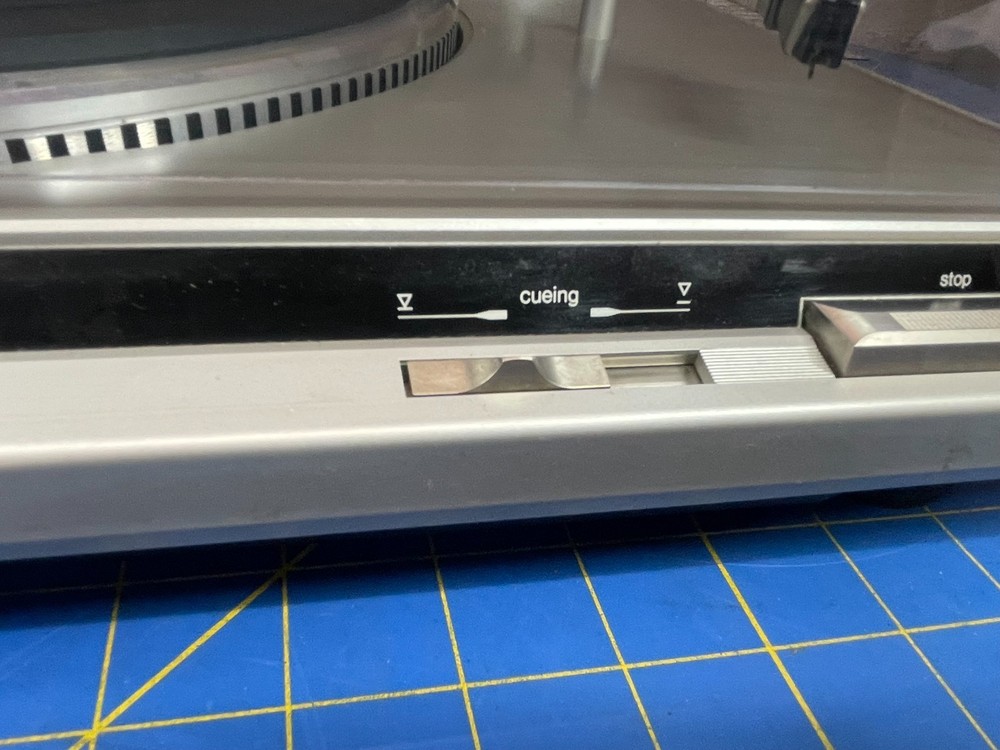 Technics direct drive auto-return turntable quartz SL-QD2