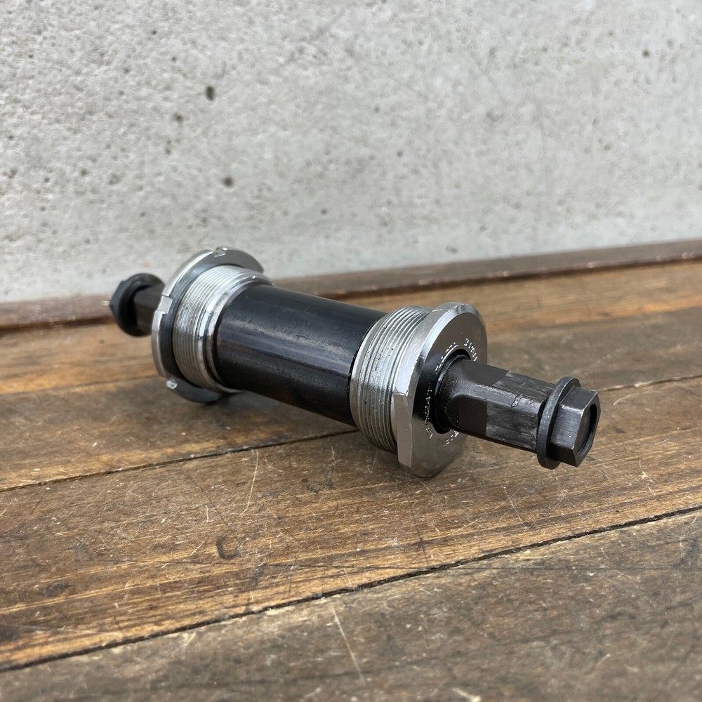 Vintage Hatta Japan Bottom Bracket Sealed English Thread Zero Offset 123 68