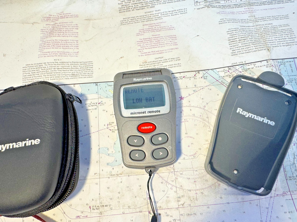 Raymarine Wireless Multi Dual Maxi Display's (+Wind,+Speed,+Depth + Controller)