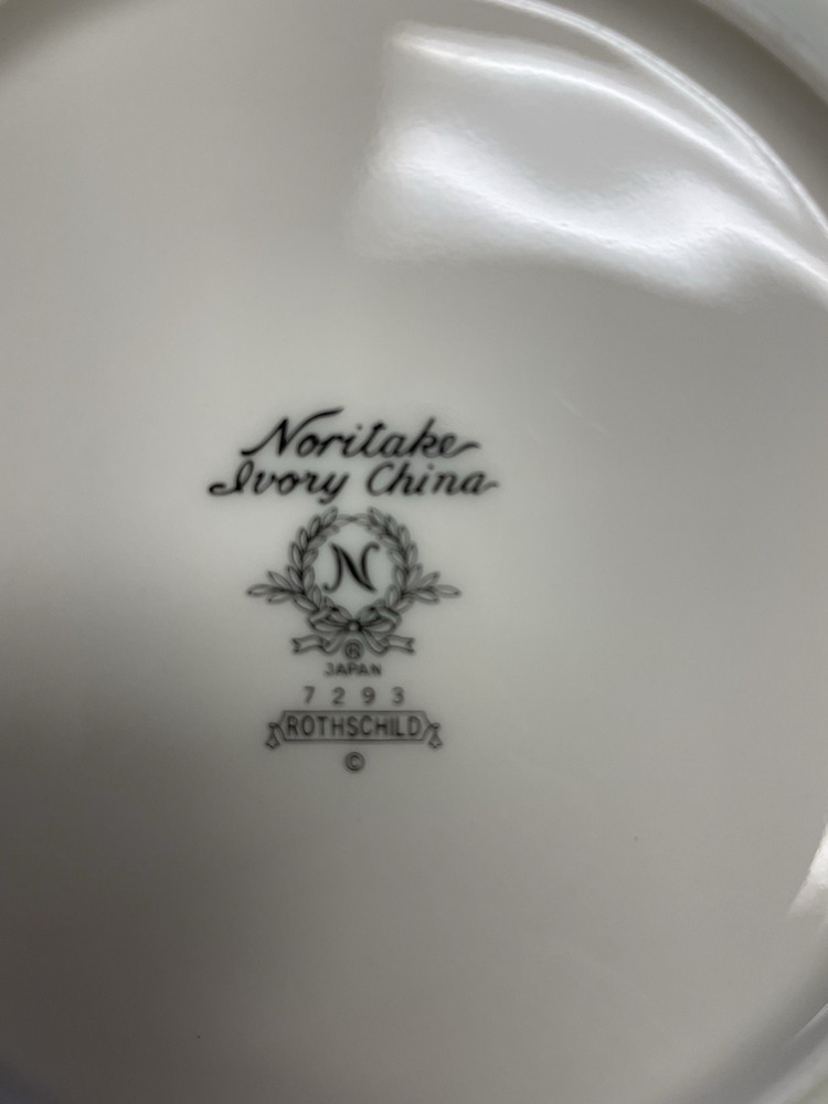 Noritake Rothschild Dinner Plates 10 1/2”