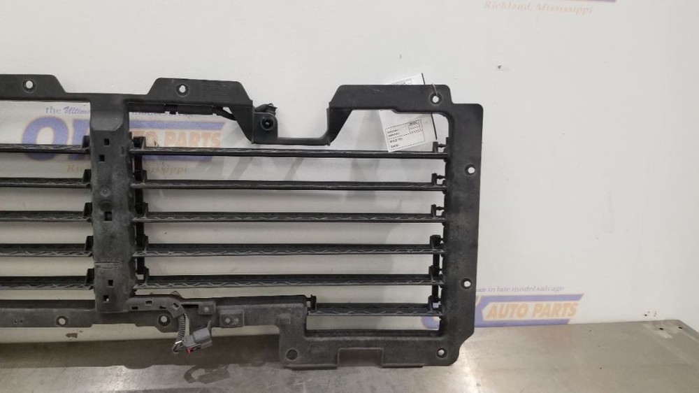 20 GMC YUKON AIR SHUTTER 6.2L L86