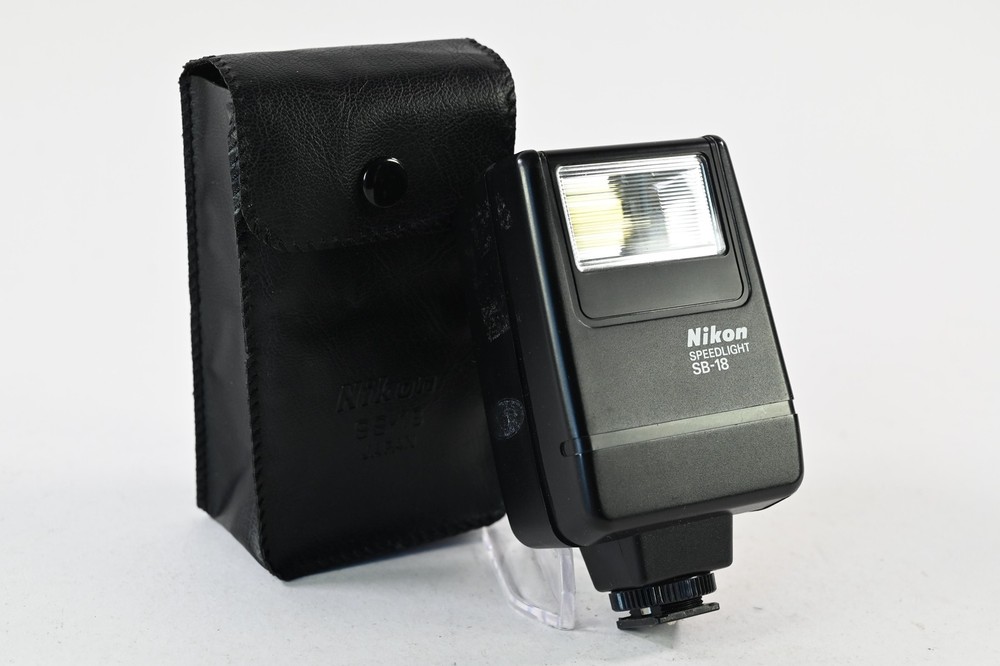 Nikon SB-18 Speedlight Flash #G523