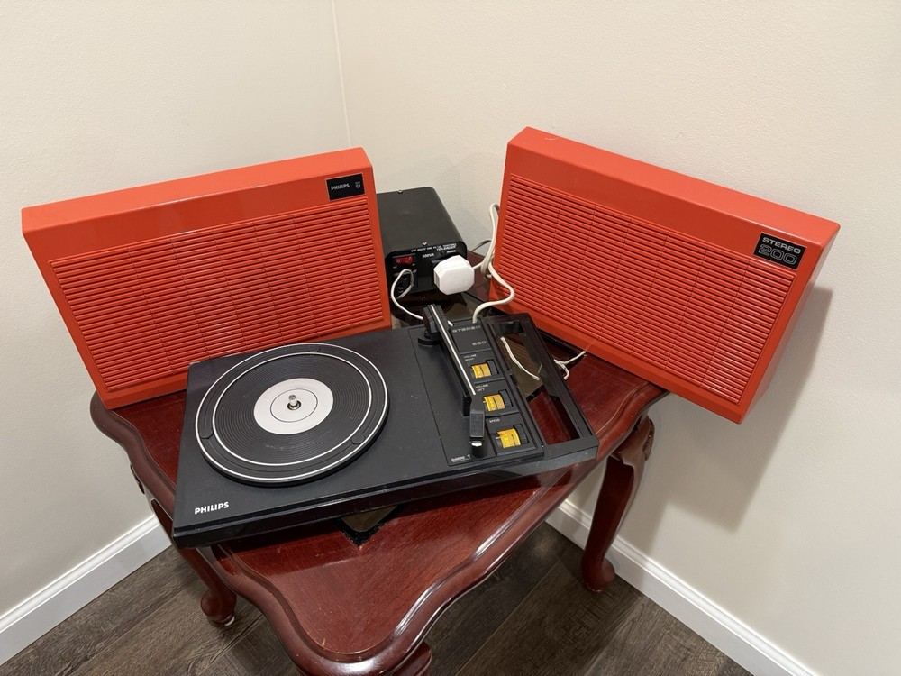 Philips 22 AF 200 Portable Turntable - Working