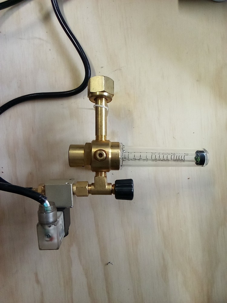 co2 regulator with solenoid