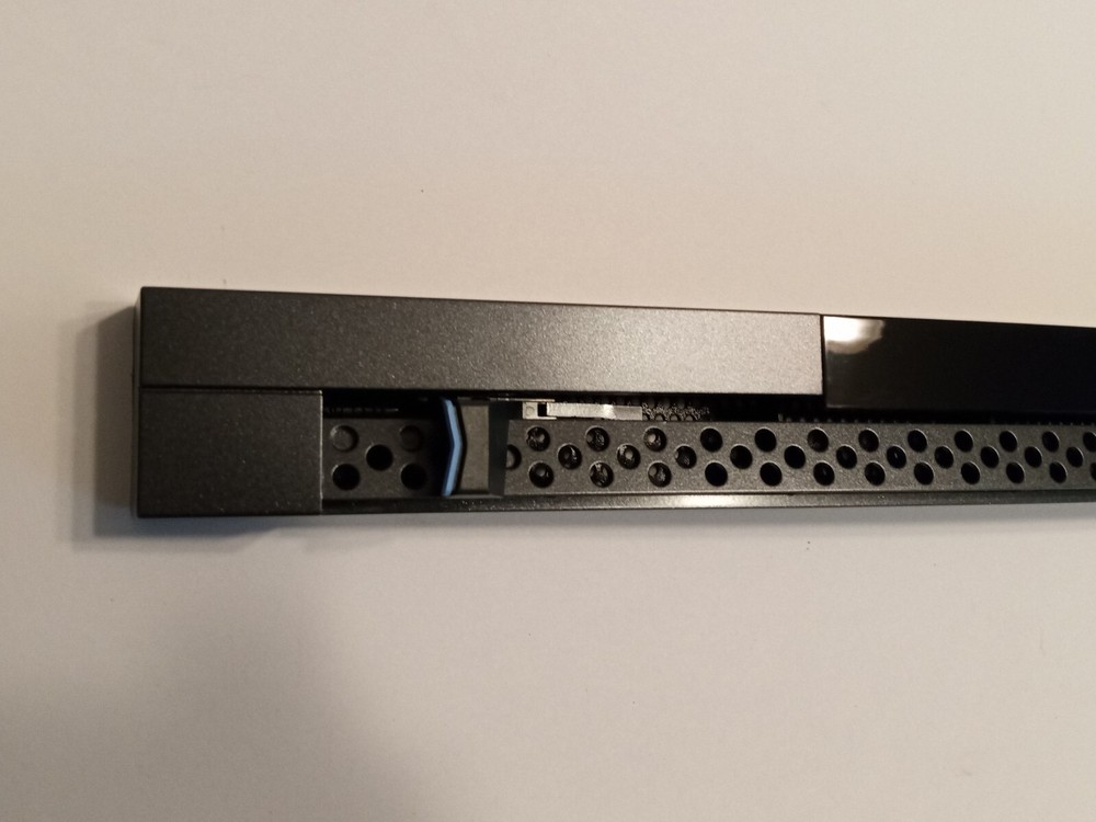 Very nice pre-owned EMC2 server filler panel front bezel face plate #100-563-101