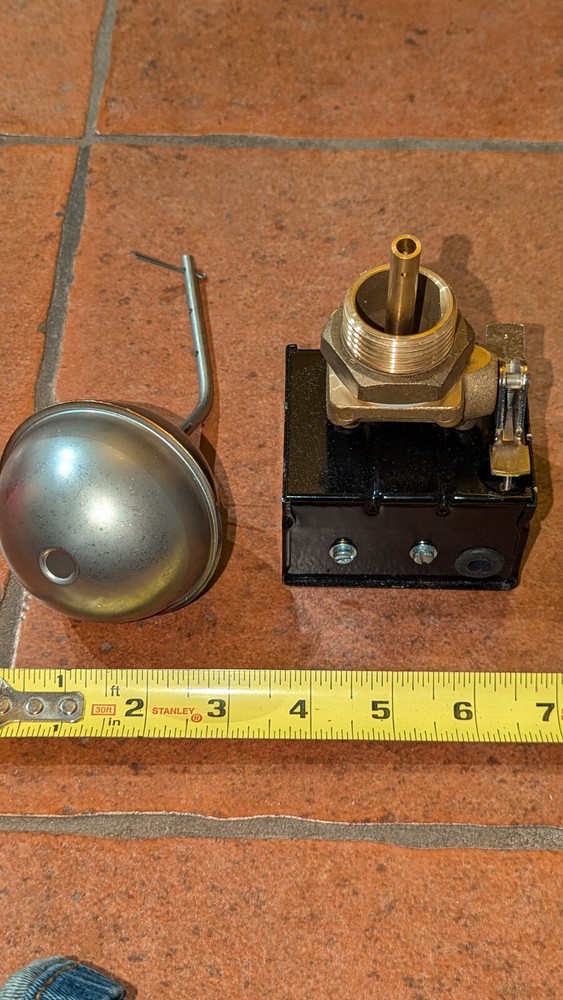 (1) Cel Omntec Level Controls Float Regulator W 220 AMP16 NOS