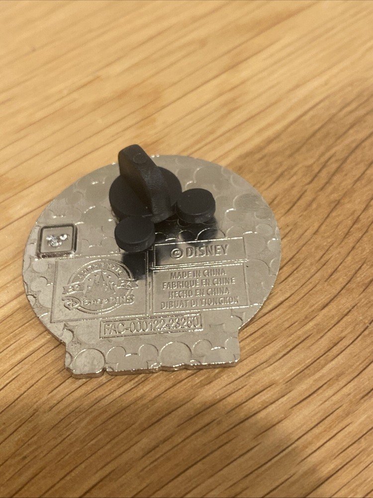 Donald Duck 2024 Dated Year Starter Disney Pin