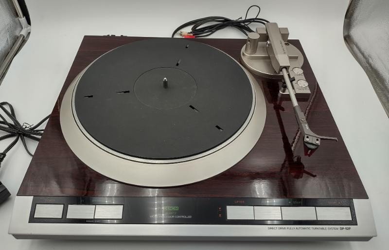 DENON DP-52F Direct Drive Microprocessor Controlled TURNTABLE with ORTOFON 2MRED