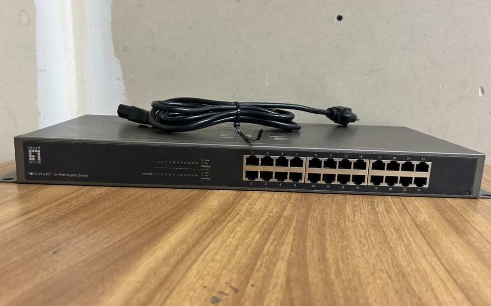 LEVELONE GSW-2457 24-PORT GIGABIT SWITCH