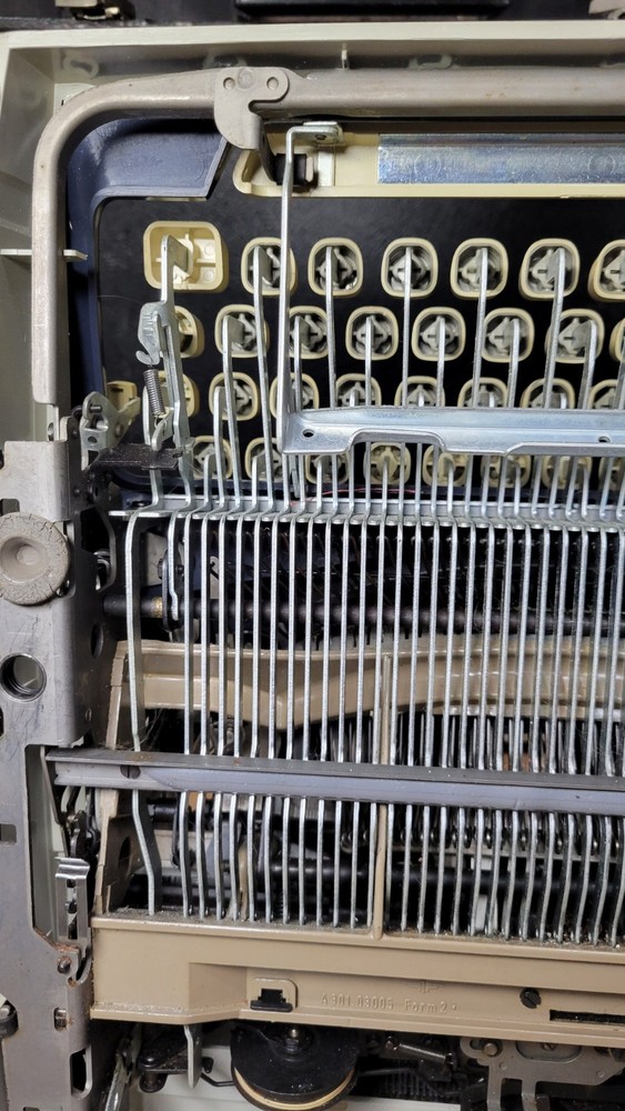 ADLER J5 TYPEWRITER NOTE WITH CASE