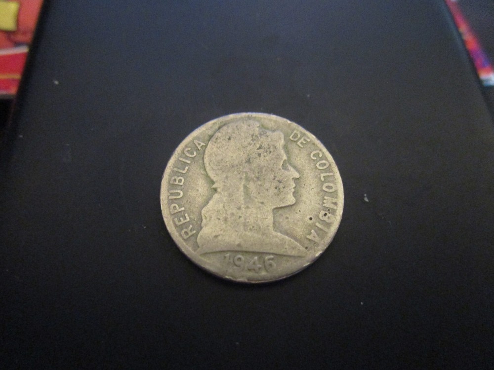 1946 COLOMBIA V Centavos