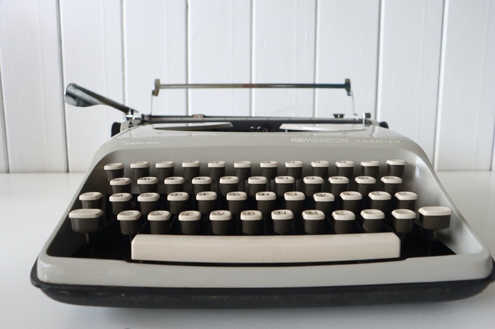 Remington Sperry Rand Portable Typewriter - Excellent Working Condition!