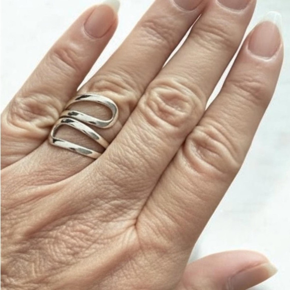 NWT 925 Sterling Silver Loop Ring Band! Sizes 7-9 available! NEW!
