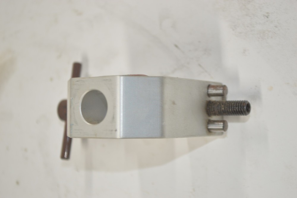 Test Resources Mechanical Grip w/ Pads