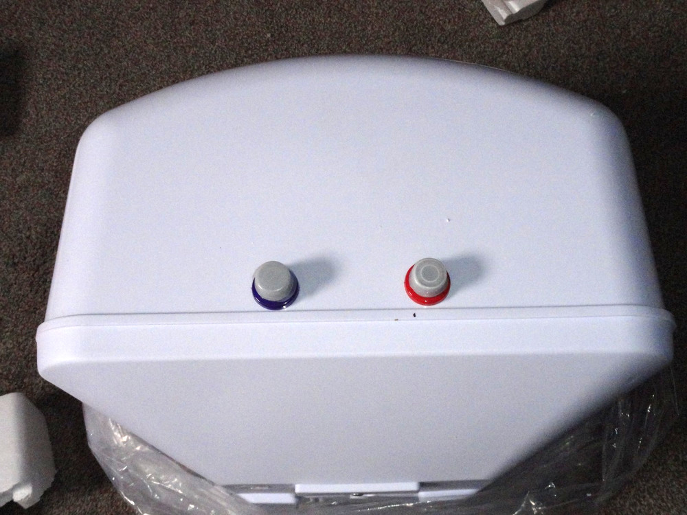 Feelrogast Electric Tank Water Heater 8 Gallon 120V 1500W RV, Kitchen **NEW