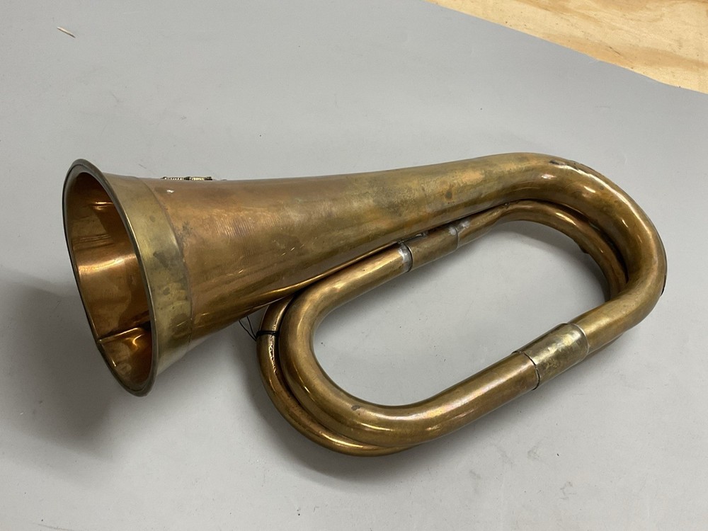 WW2 BRITISH BUGLE- Reproduction- y444