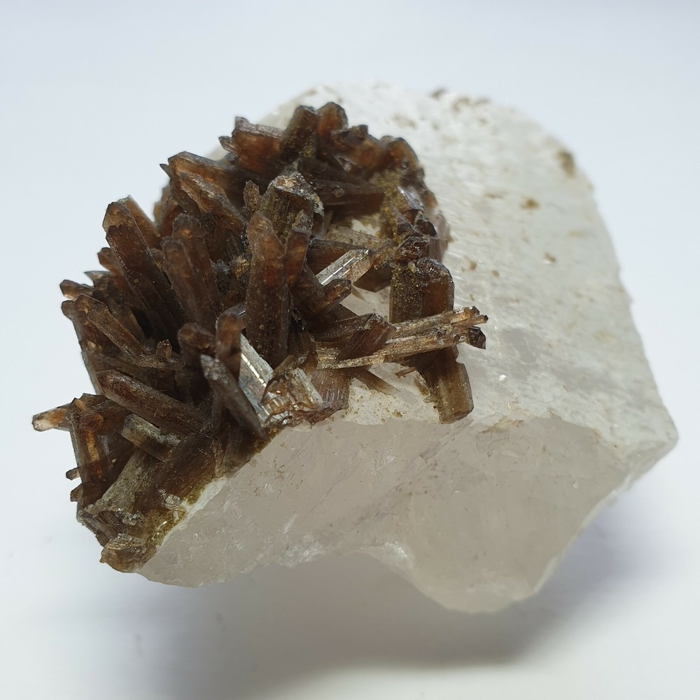 Childrenite on Quartz
