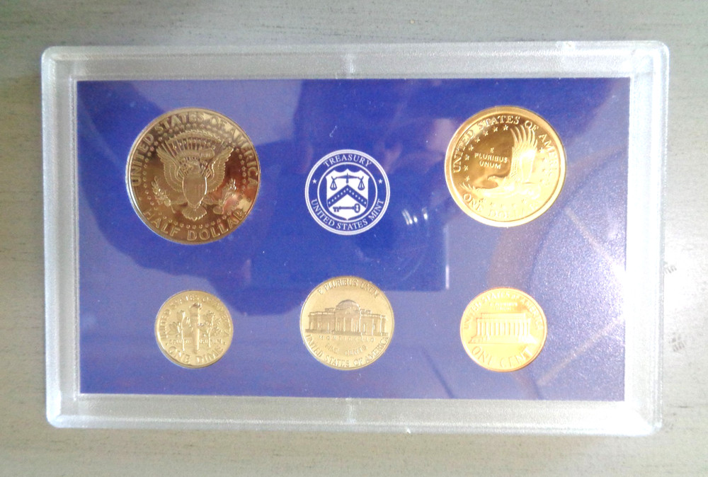 United States 2000 Mint Proof Set.