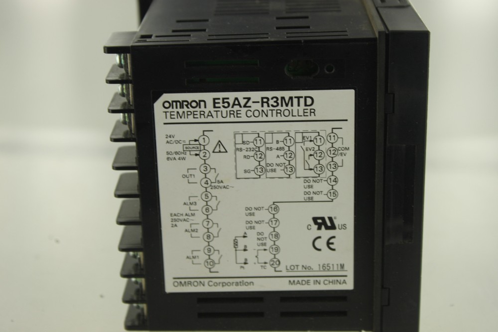 OMRON E5AZ-R3MTD DIGITAL TEMPERATURE CONTROLLER