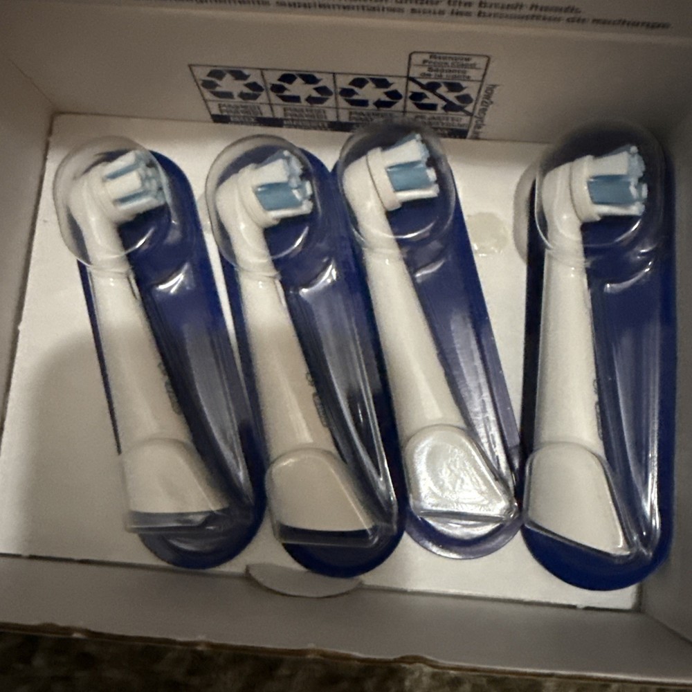 Oral-B iO Ultimate Clean Replacement Brush Heads, 4 Count