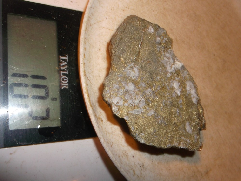 gold silver copper ore, 102 grams samples ,ore high grade .this is not