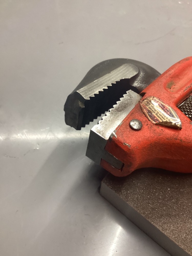 Ridgid Tools 18” Heavy Duty 90° Offset Pipe Wrench NOTE Hook Jaw Has Chipped End