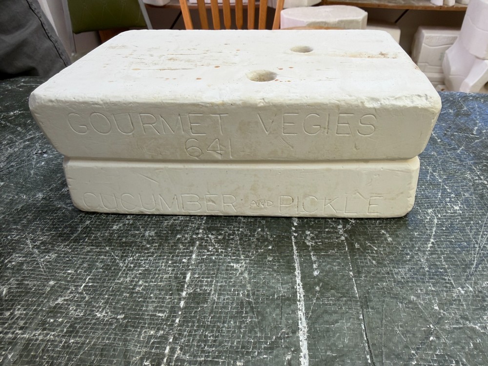 VINTAGE BOOTHE CERAMIC MOLD #641 CUCUMBER/PICKLE