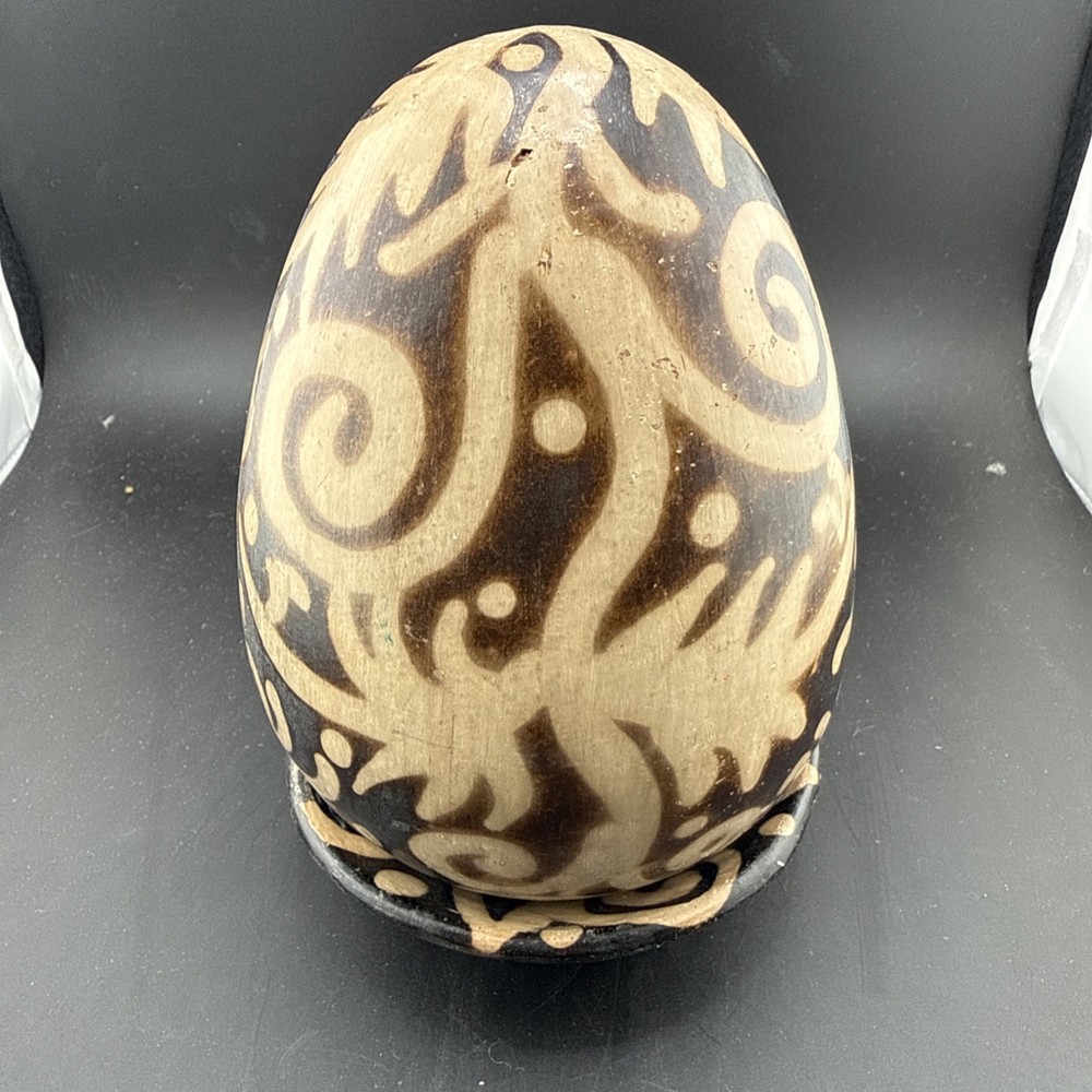 Vintage Purivian Chulucanas hand Crafted Pottery Egg