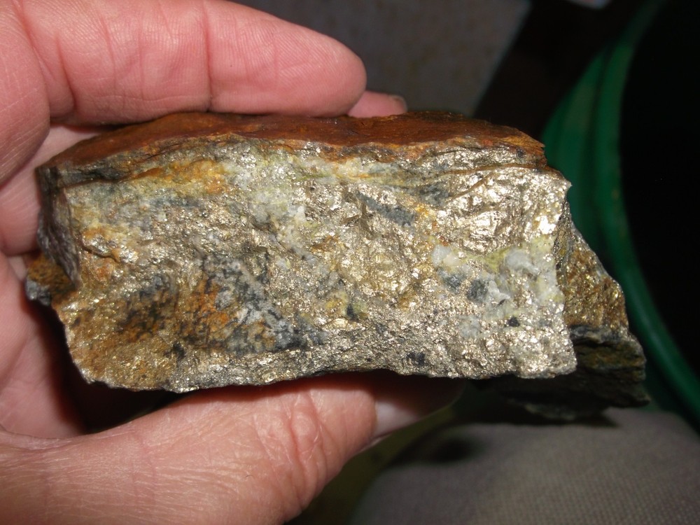 Gold, silver, copper, 487 grams samples ,ore high grade .