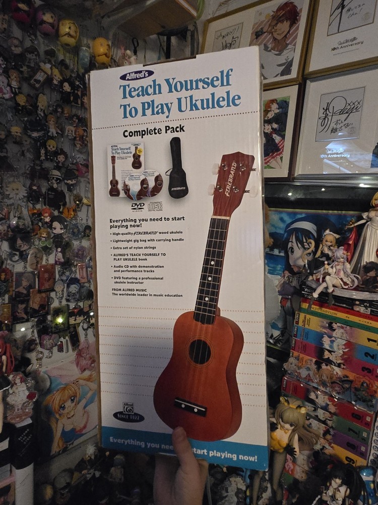 Alfred's Learn To Play Ukulele Starter Kit