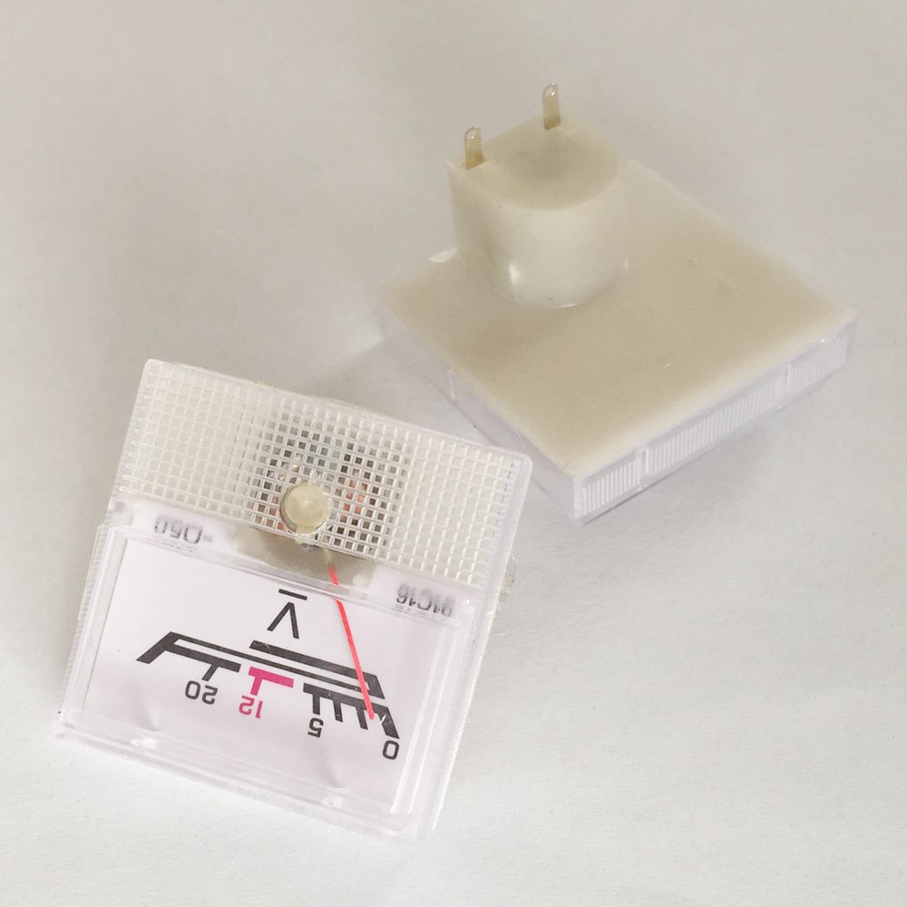 DC/AC 0-20V Class 5.0 Accuracy Square Plastic Panel Meter Voltmeter 1PCS