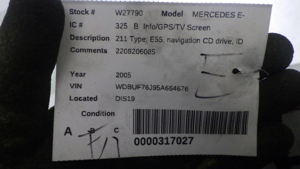 05 MERCEDES E55 Info Screen 2208206085