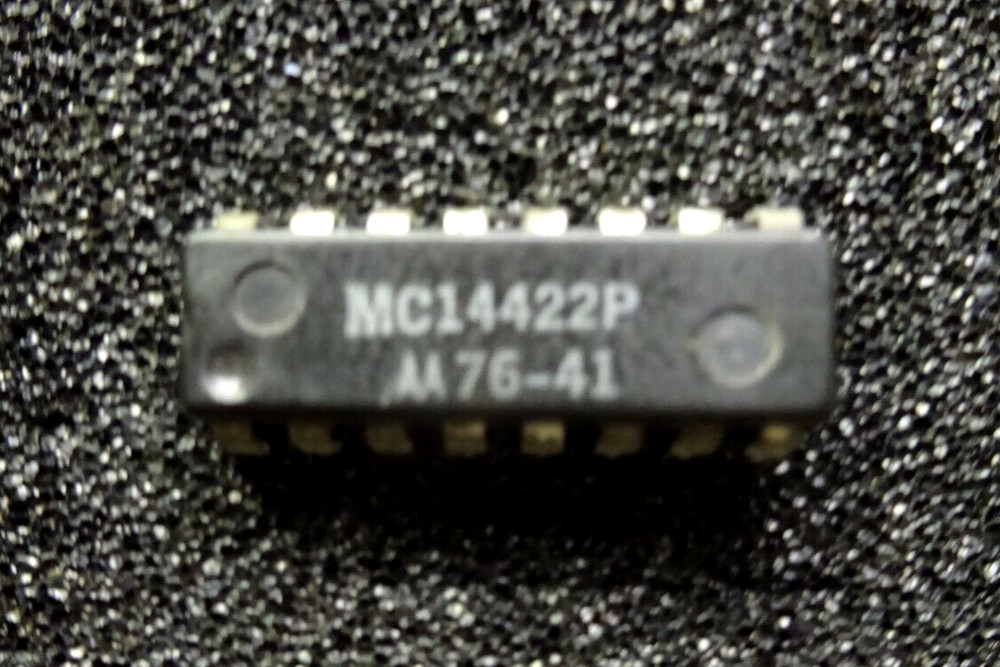 MOTOROLA MC14422P, 22 Channel Remote Control Transmitter, 16 pin Dip