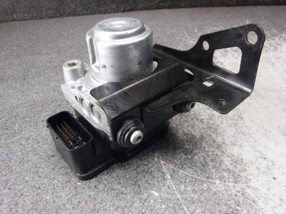 06 Triumph Sprint ST 1050 ABS Pump Motor Module S2E