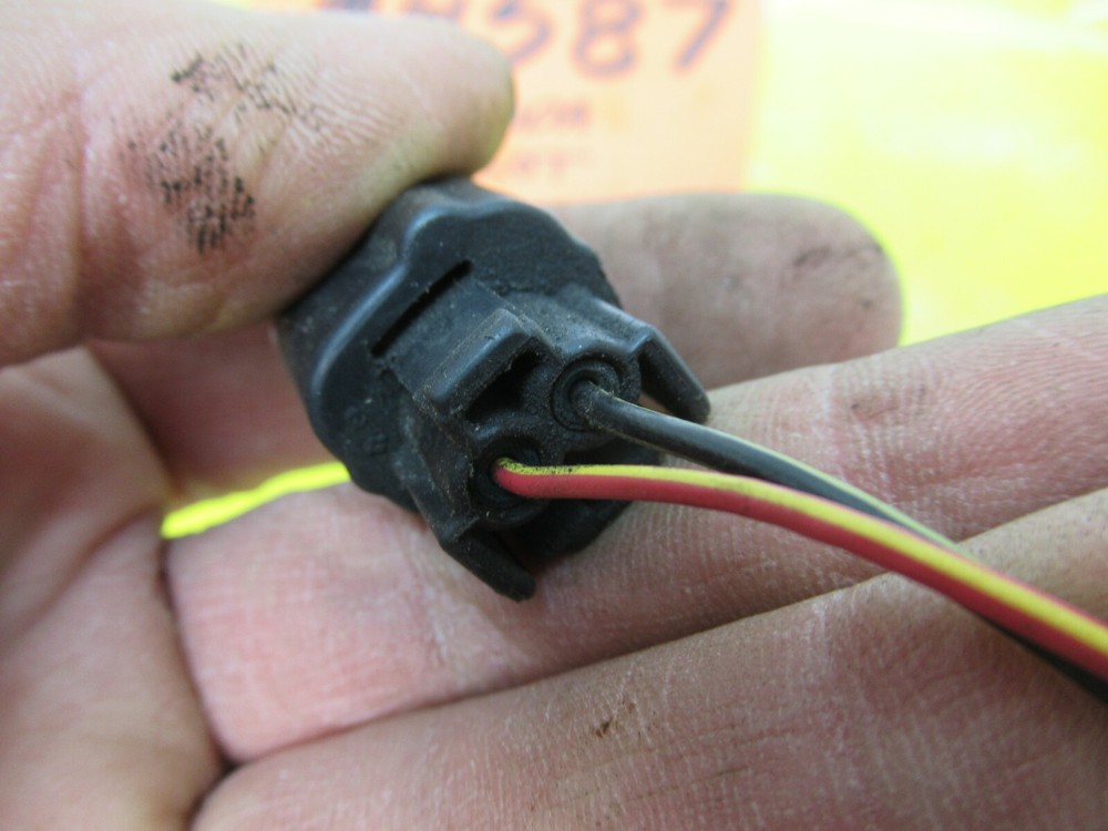 WIRE PLUG CONNECTOR off VACUUM SWITCH CONTROL PURGE SOLENOID for 03 PILOT 02 MDX