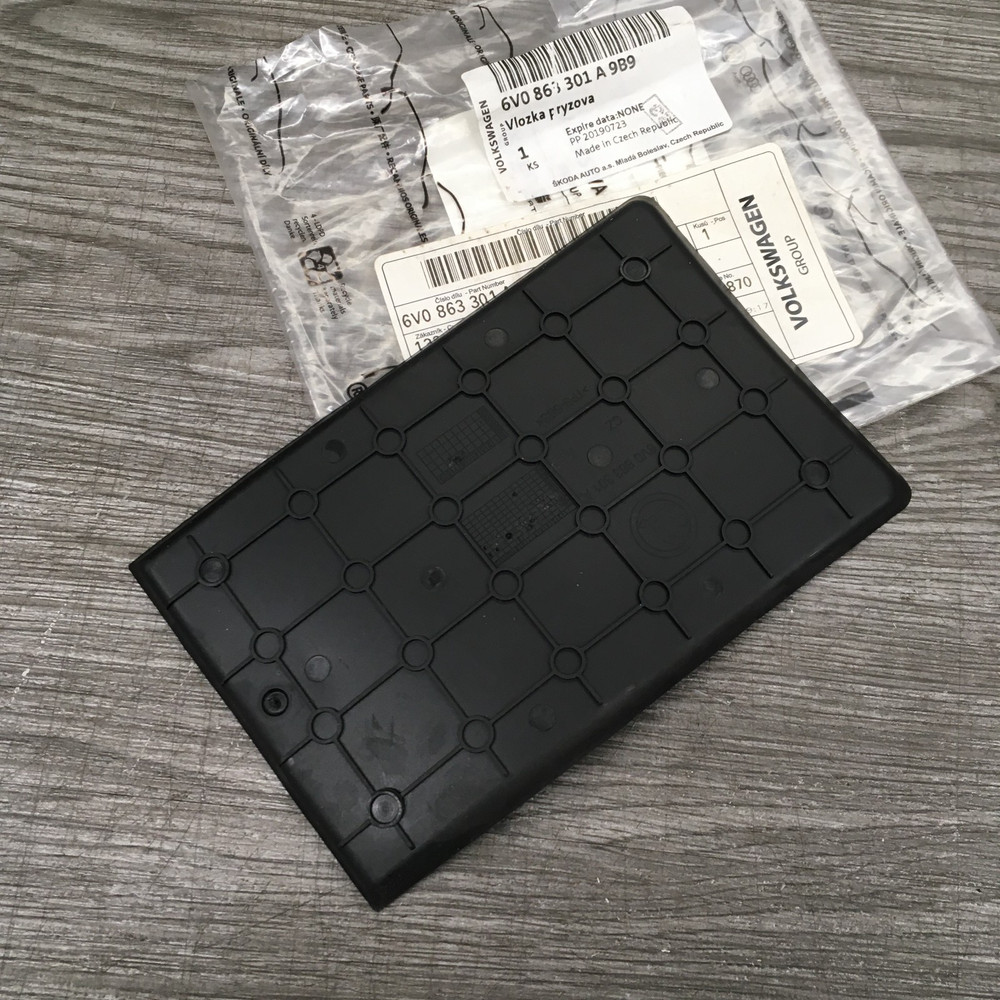 Skoda Fabia III Rubber Tray Insert 6V0863301A
