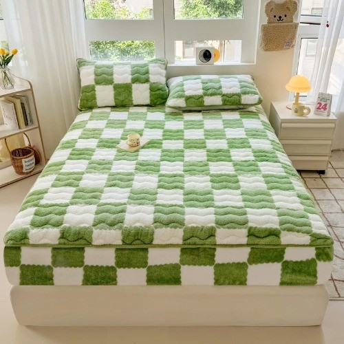 Checkered PatternCoral Fleece Fitted SheetThickened Warm Mattress ProtectorCover