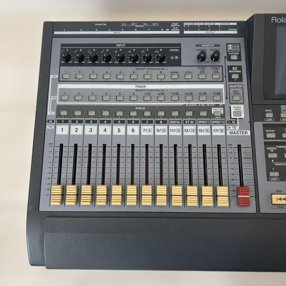 Roland VS-1880 24-Ch Digital Studio Workstation - Powers On / Minty