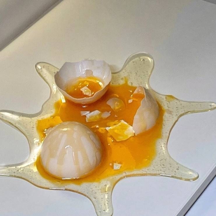 Broken egg mobile phone holder funny prank toy gift