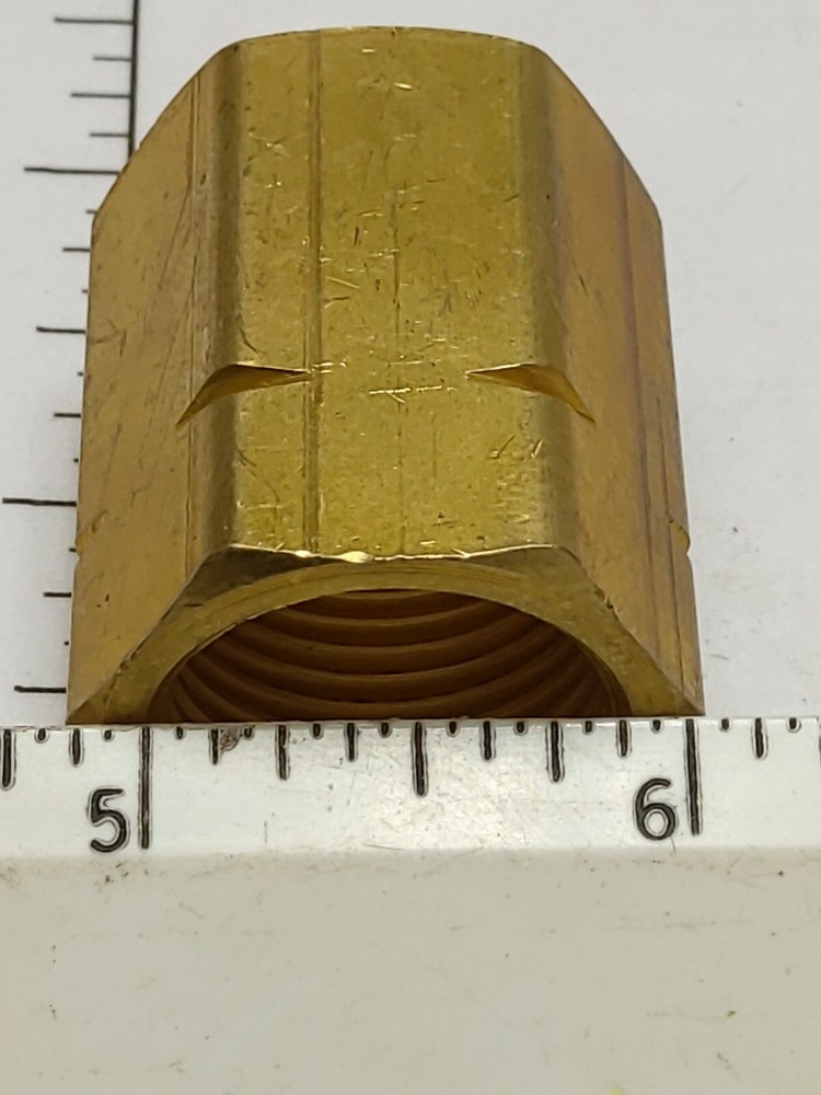 BRASS PIPE ADAPTER COUPLING (NOS)